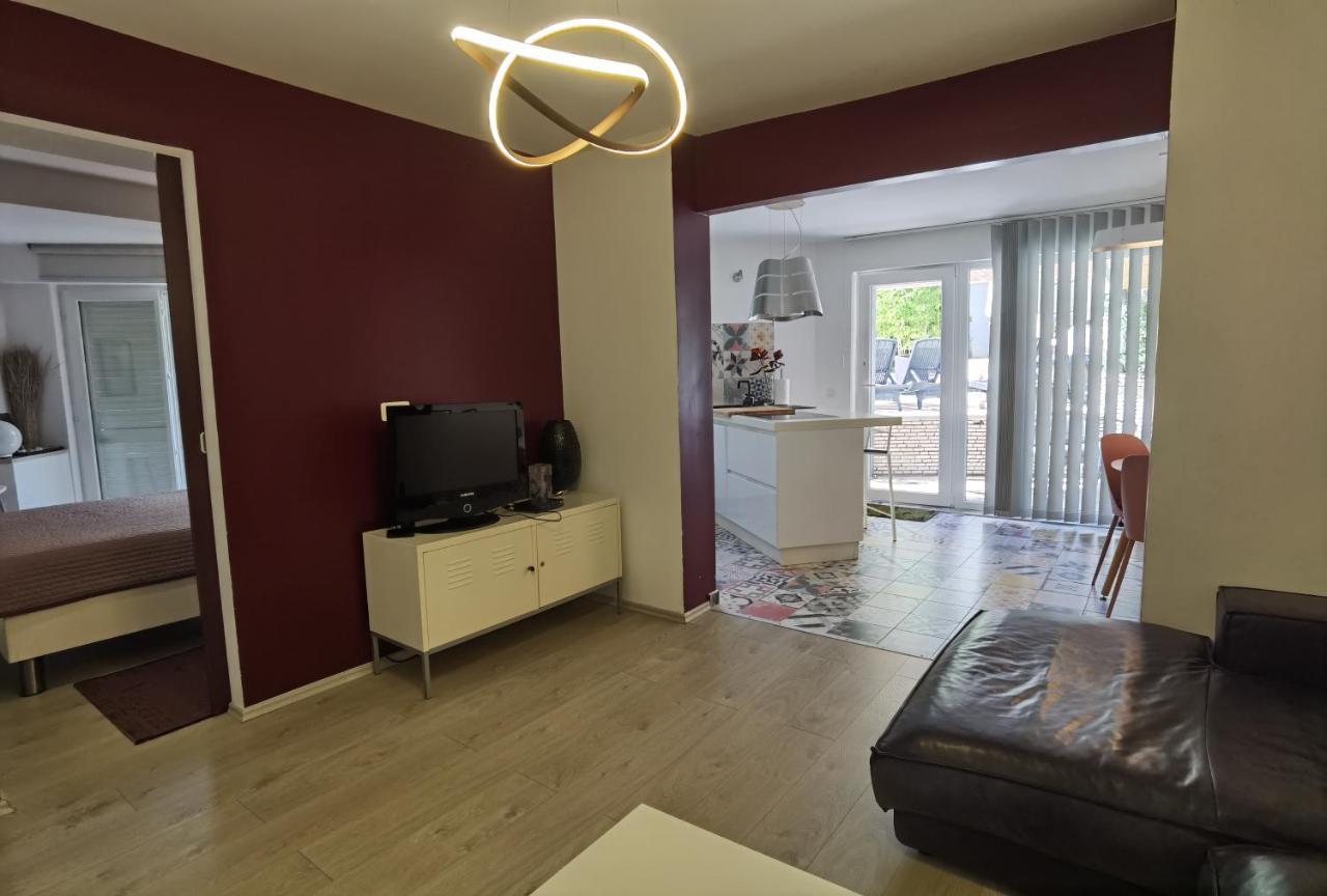 Pine And Lime Apartments プーラ エクステリア 写真